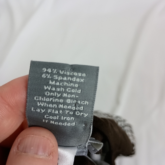 2/$30 Ann Taylor Black and White Fitted Damask Pattern Top(#1,384) - Picture 7 of 9